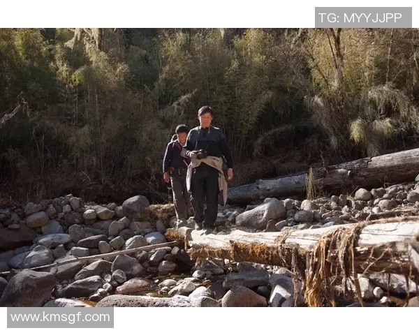 足球明星背后的隐秘守护者揭秘保镖团队的日常与挑战 足球明星背后的隐秘守护者揭秘保镖团队的日常与挑战