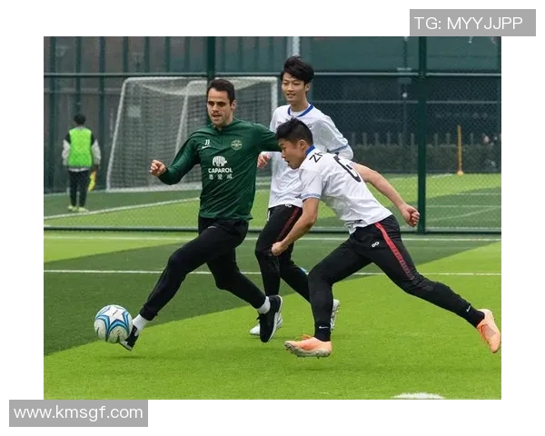 足球明星绿色发型男的时尚魅力与个性表达探索之旅 足球明星绿色发型男的时尚魅力与个性表达探索之旅